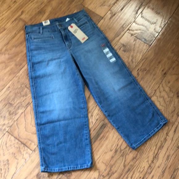 Levi's Denim - NWT Levi’s 28 Women’s Classic Wide Leg Crop Jeans
